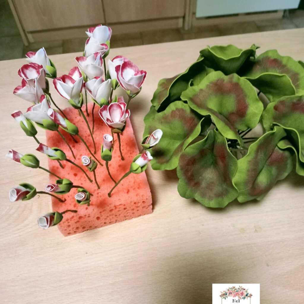 fiori boccioli e foglie in gomma eva